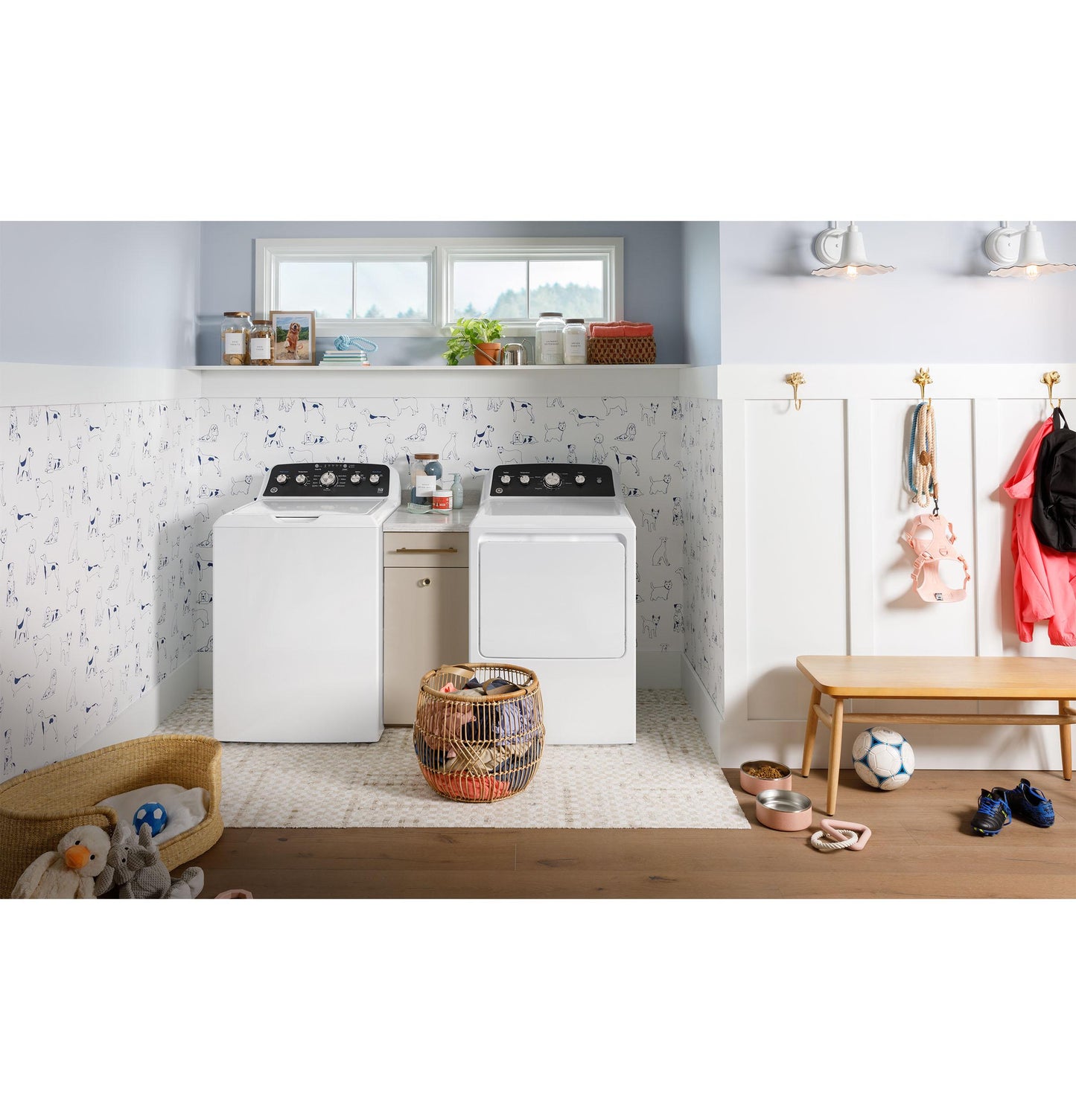 GE APPLIANCES GTD48EASWWB Ge 7.2 Cu. Ft. Capacity Electric dryer With Up To 120 FT....