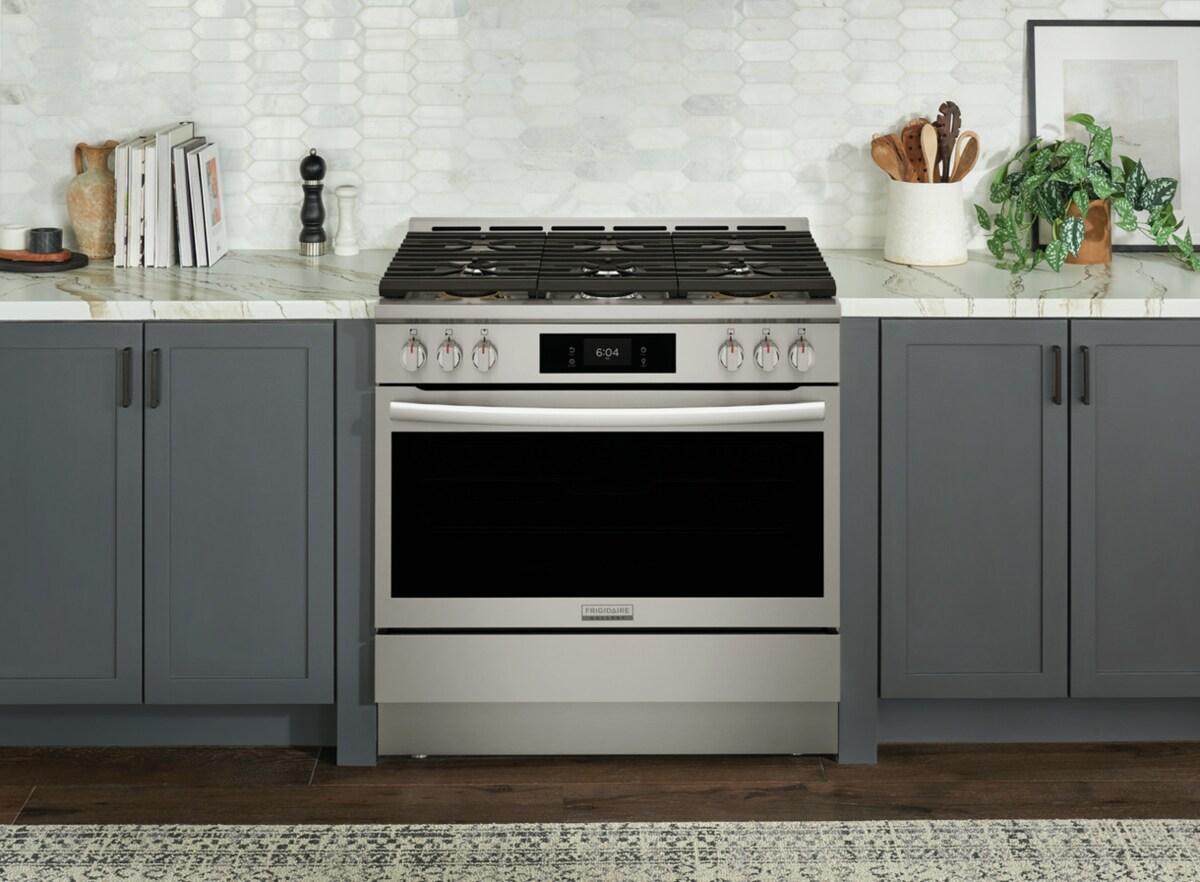 FRIGIDAIRE GCFG3661AF Frigidaire Gallery 36"" Gas Range With Air Fry