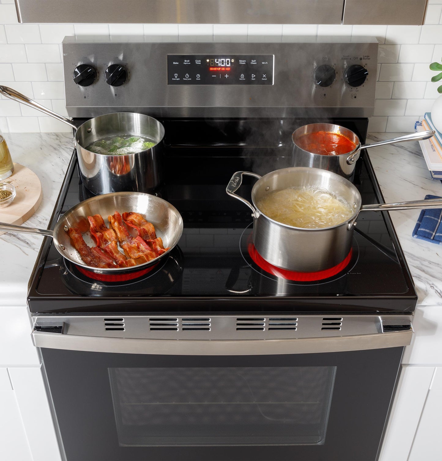 GE APPLIANCES GRF400SVBB Ge 30"" Free-standing Electric Range