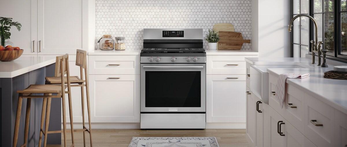 FRIGIDAIRE GCRG3060BF Frigidaire Gallery 30"" Rear Control Gas Range With Total Convection