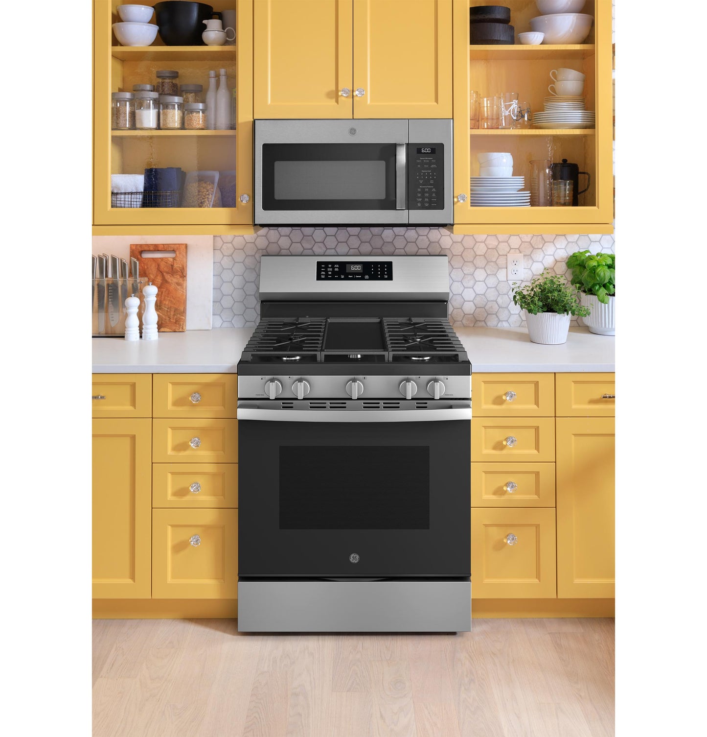 GE APPLIANCES GGF600AVSS Ge 30"" Free-standing Gas Convection Range With No Preheat Air FR...