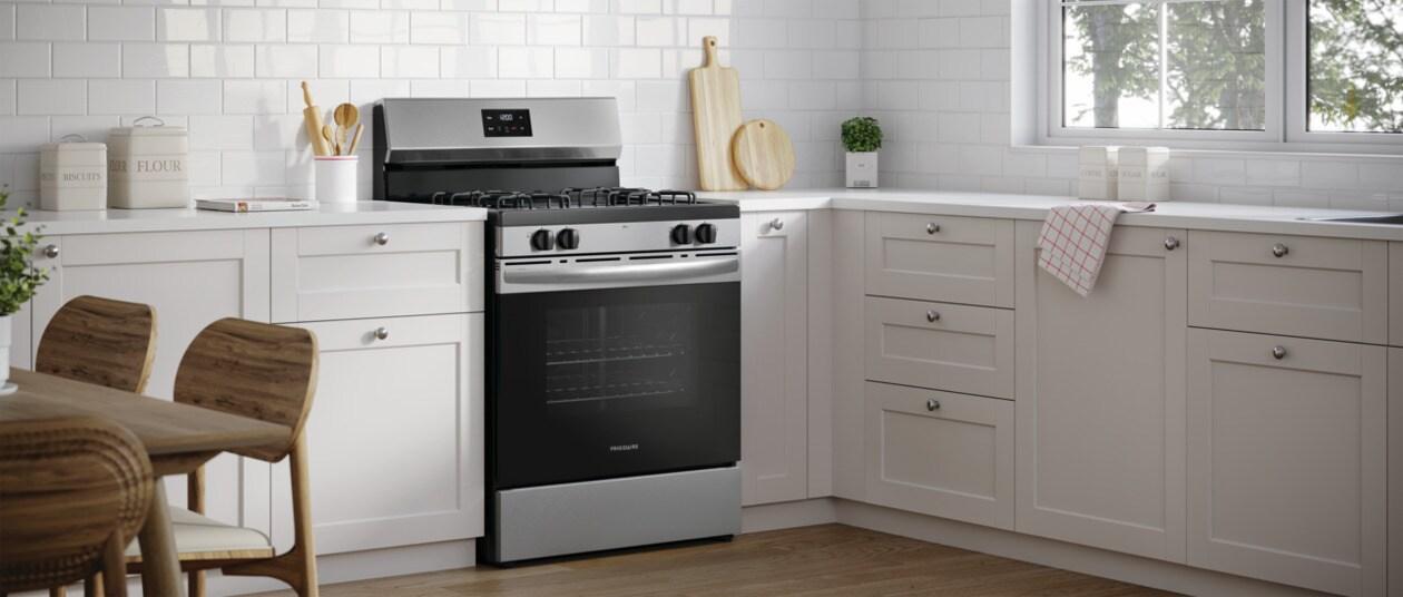 FRIGIDAIRE FCRG3051BS Frigidaire 30"" Gas Range