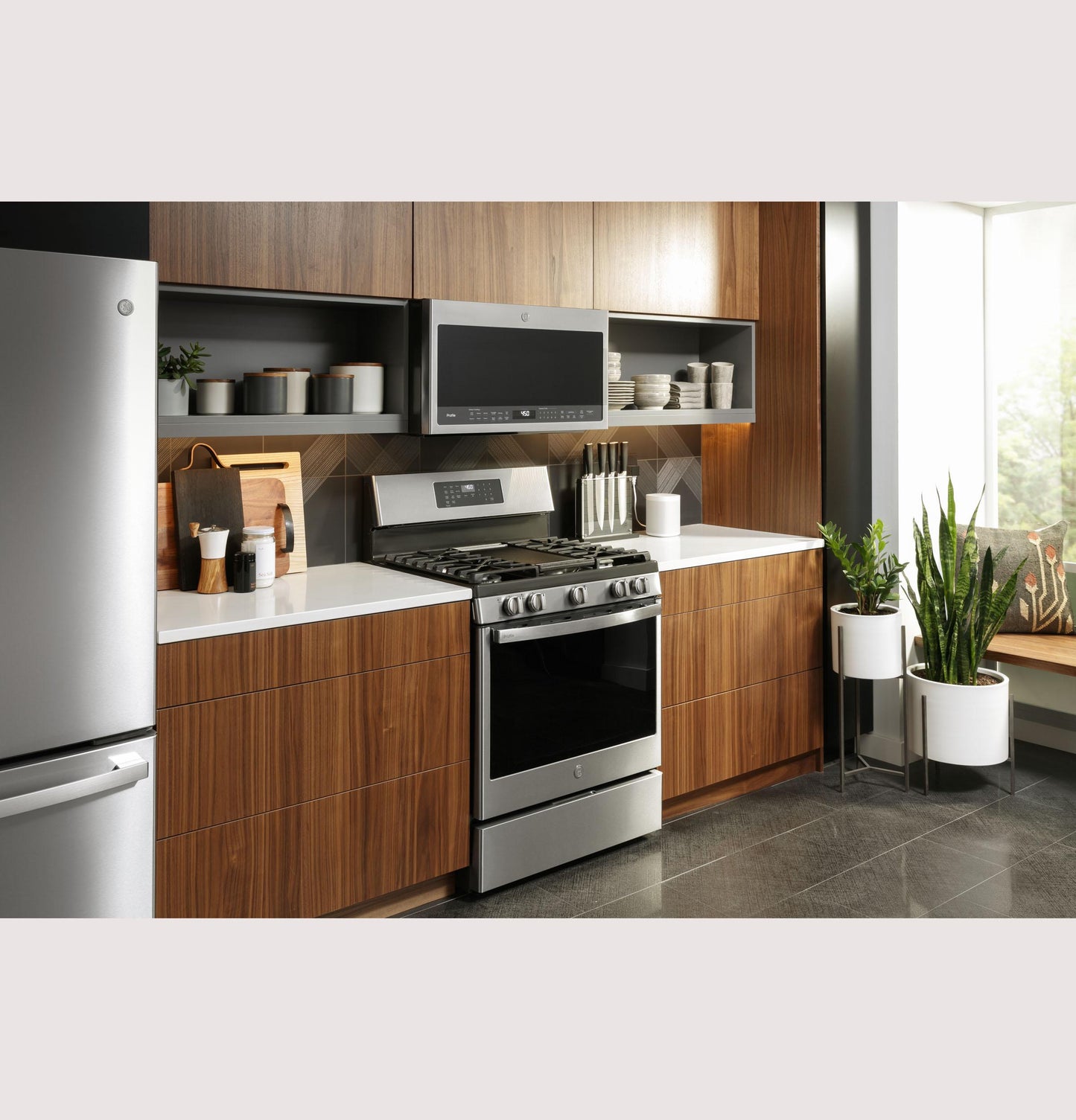 GE APPLIANCES PGB935YPFS GE Profile Smart 30"" Free-standing Self Clean Gas Fingerprint R...