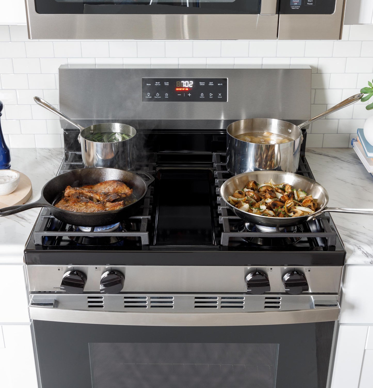 GE APPLIANCES GGF400PVBB Ge 30"" Free-standing Gas Range
