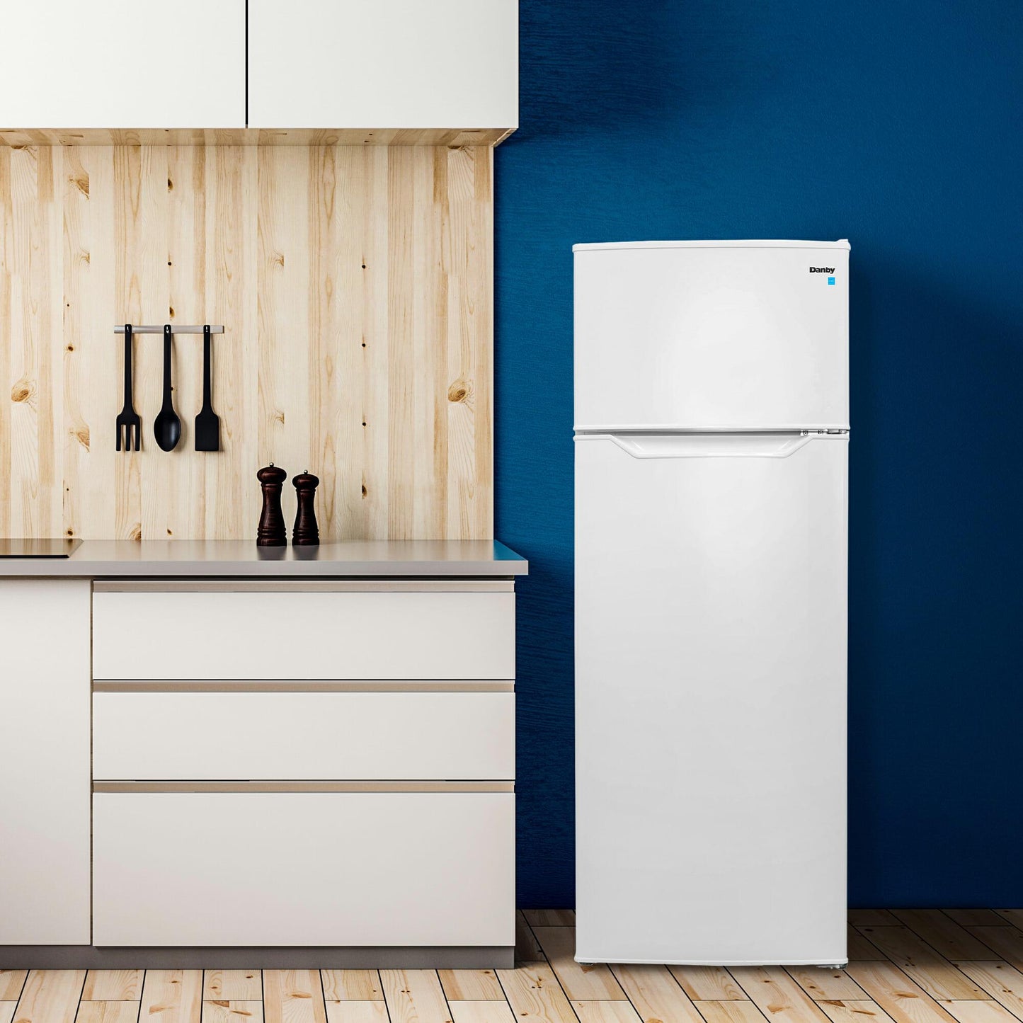 DANBY DPF074B2WDB6 Danby 7.4 Cu Ft Top Mount Refrigerator
