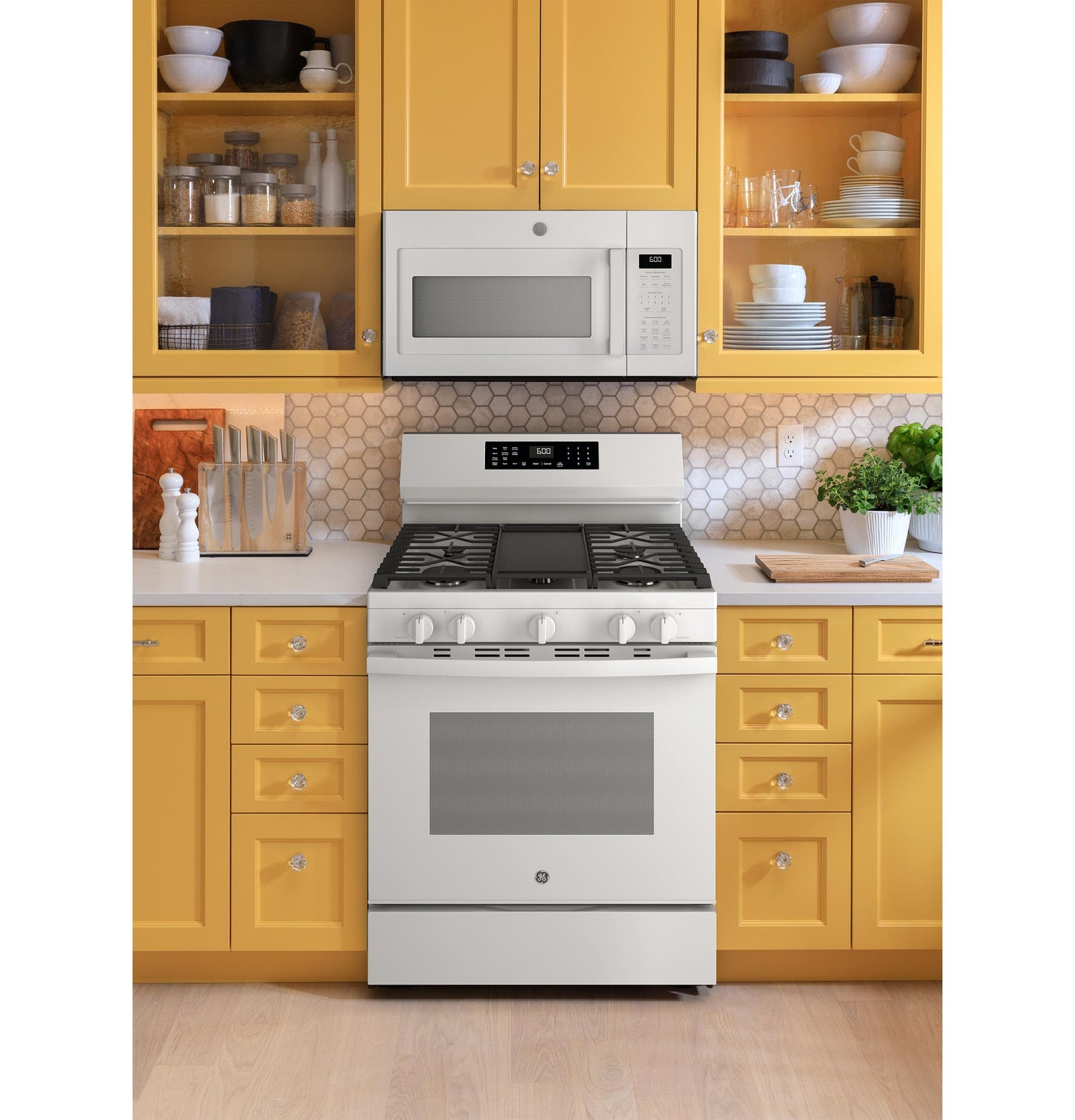 GE APPLIANCES GGF600AVWW Ge 30"" Free-standing Gas Convection Range With No Preheat Air FR...