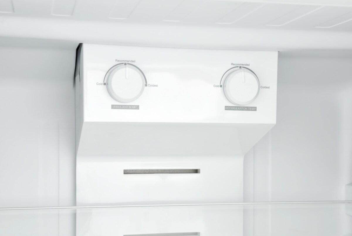 FRIGIDAIRE FRTE1622AS Frigidaire 16.0 Cu. Ft. Top Freezer Refrigerator