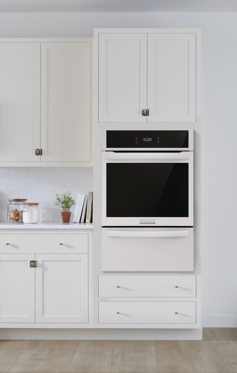 FRIGIDAIRE GCWG2438AW Frigidaire Gallery 24"" Single Gas Wall Oven With Air Fry