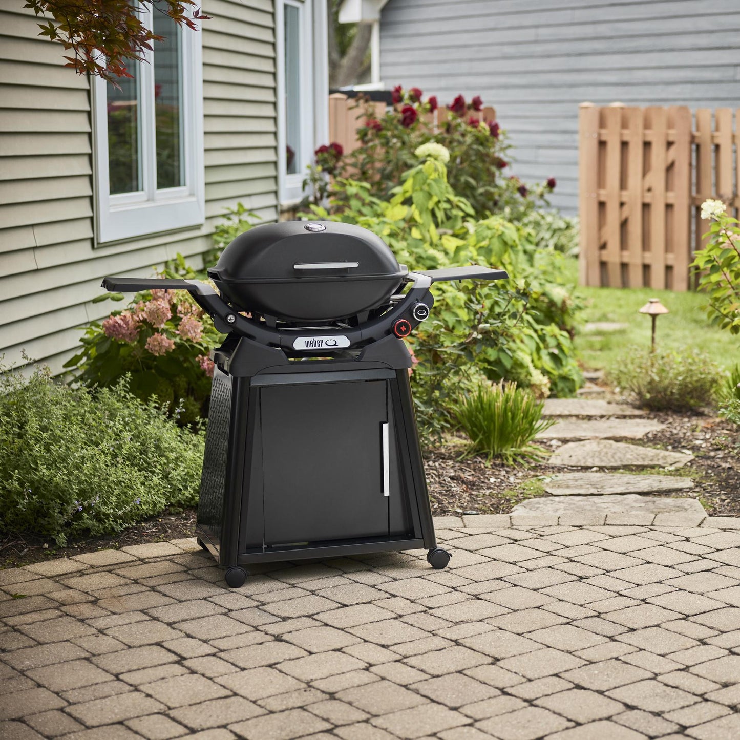 WEBER 1500390 Weber Q 2800n+ Gas Grill With Stand (liquid Propane) - Midnight Black