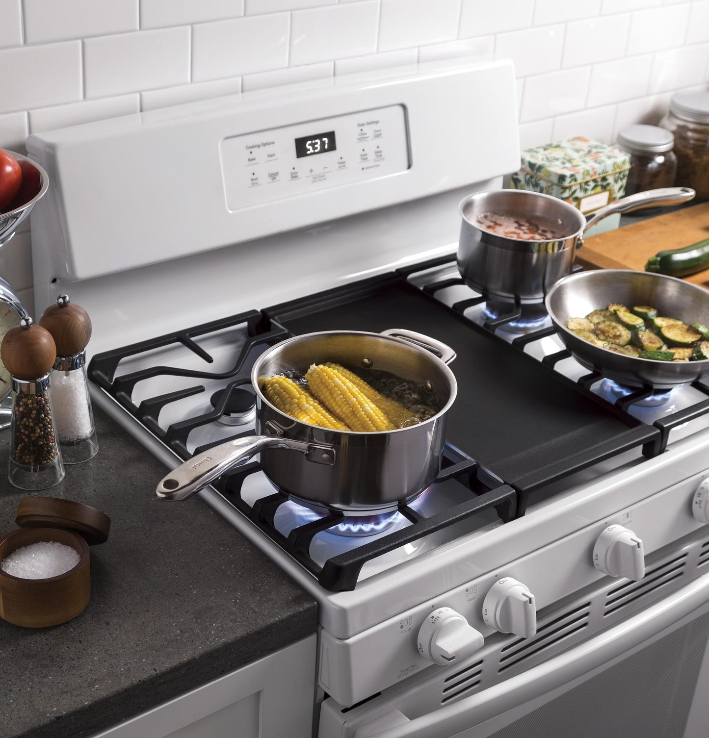 GE APPLIANCES JGBS66DEKWW Ge 30"" Free-standing Gas Range