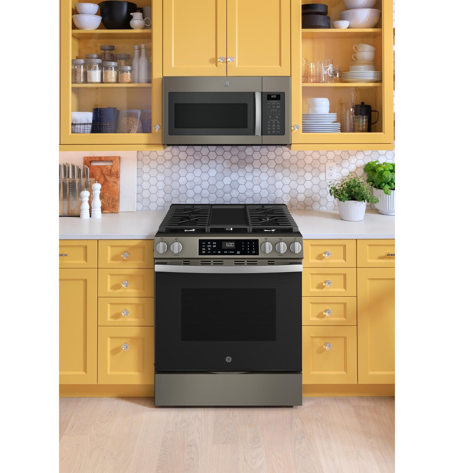 GE APPLIANCES GGS600AVES Ge 30"" Slide-in Front-control Convection Gas Range With No PREHE...