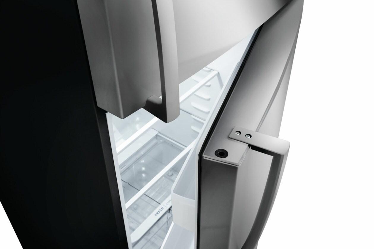 FRIGIDAIRE FFHT2022AS Frigidaire 20.0 Cu. Ft. Top Freezer Refrigerator