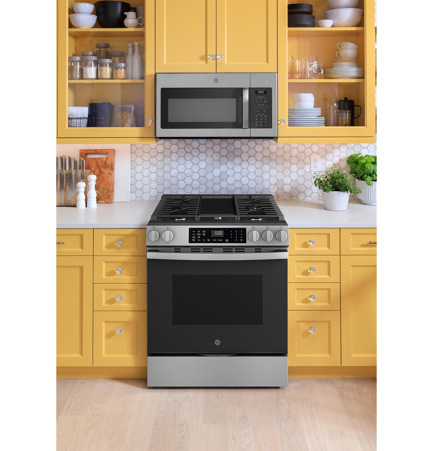 GE APPLIANCES GGS600AVFS Ge 30"" Slide-in Front-control Convection Gas Range With No PREHE...