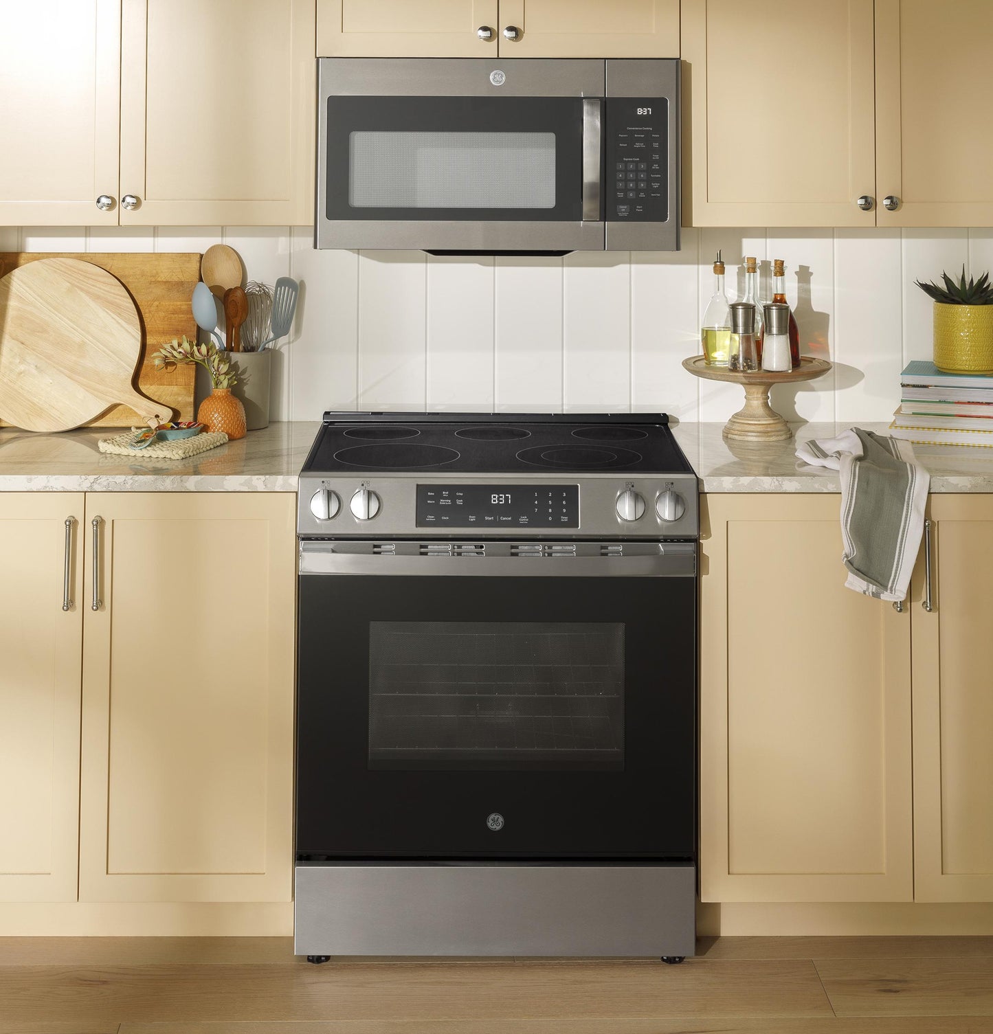 GE APPLIANCES GRS500PVSS Ge 30"" Slide-in Electric Range