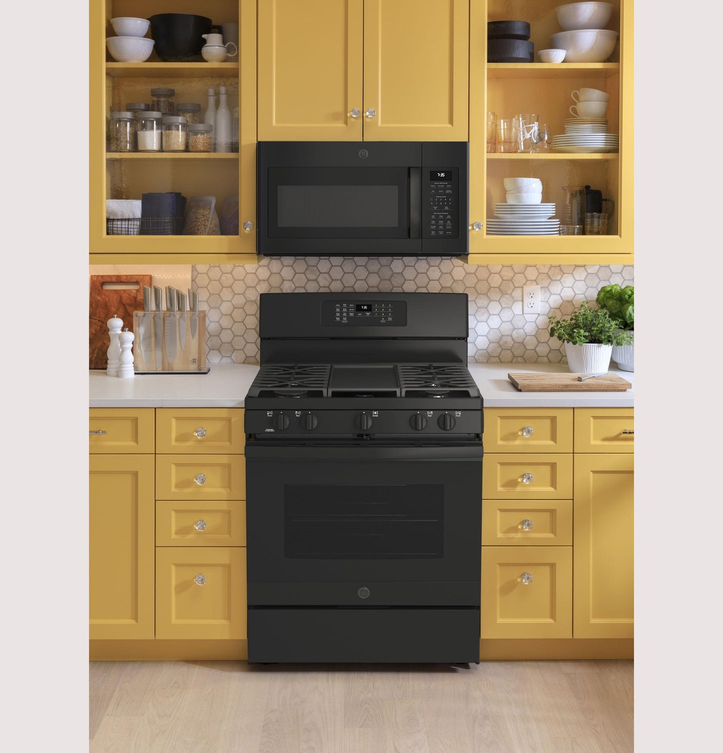 GE APPLIANCES JGB735DPBB Ge 30"" Free-standing Gas Convection Range With Air Fry