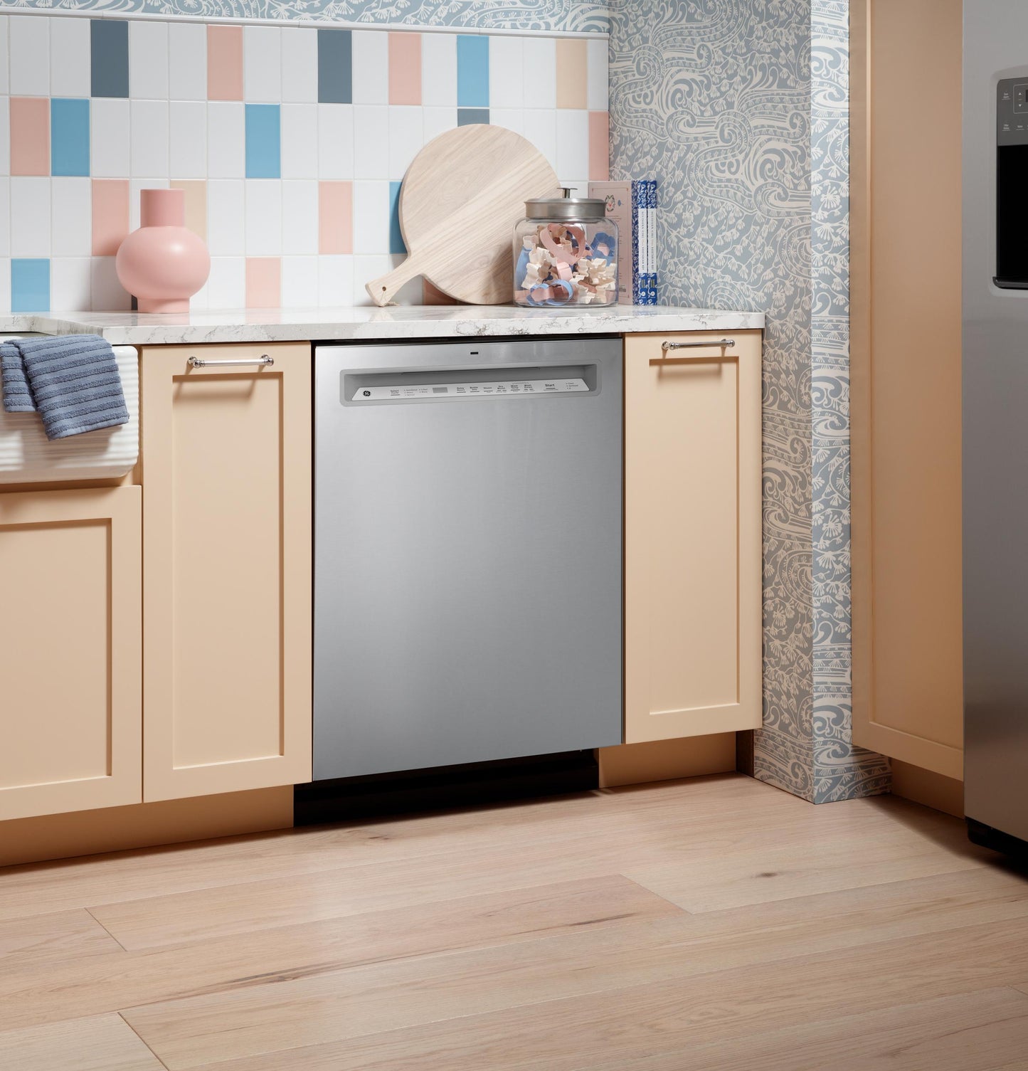 GE APPLIANCES GDF650SYVFS Ge Front Control With Stainless Steel Interior Dishwasher With S...