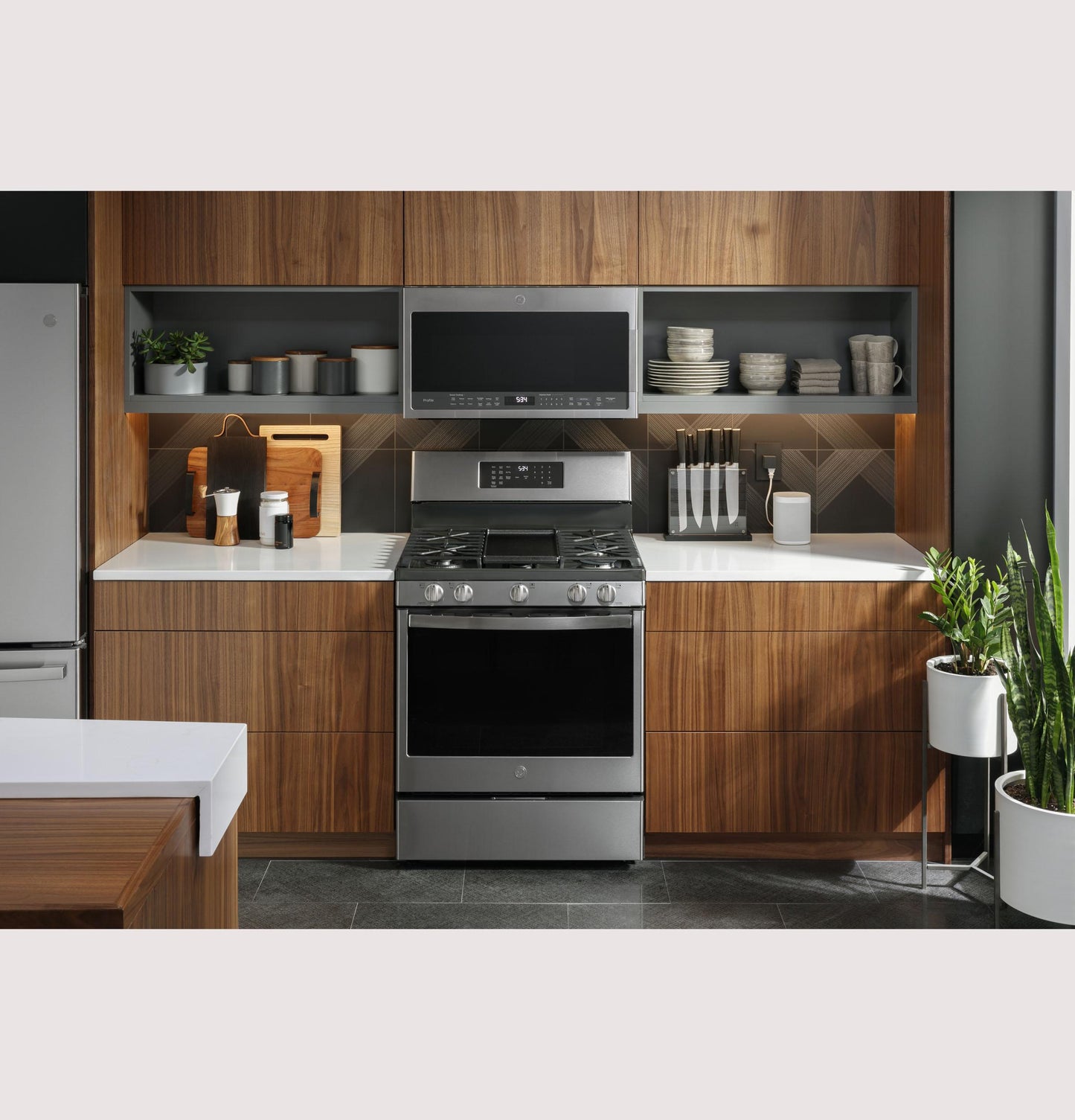 GE APPLIANCES PGB935YPFS GE Profile Smart 30"" Free-standing Self Clean Gas Fingerprint R...