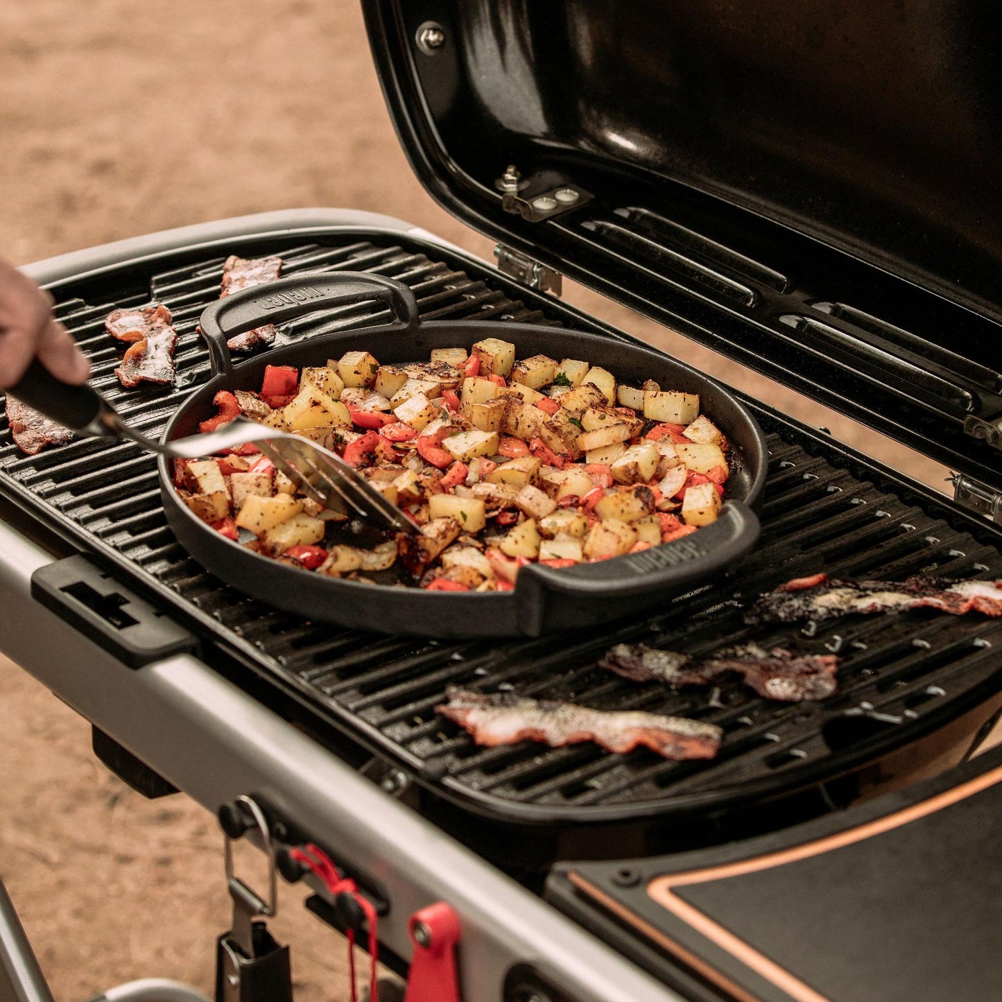 WEBER 9010001 Weber Traveler Portable Gas Grill - Black