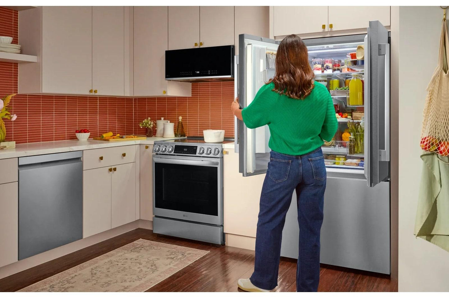 LG LF24Z6530S LG Counter-depth Max With Zero Clearance 3-door French DOOR...
