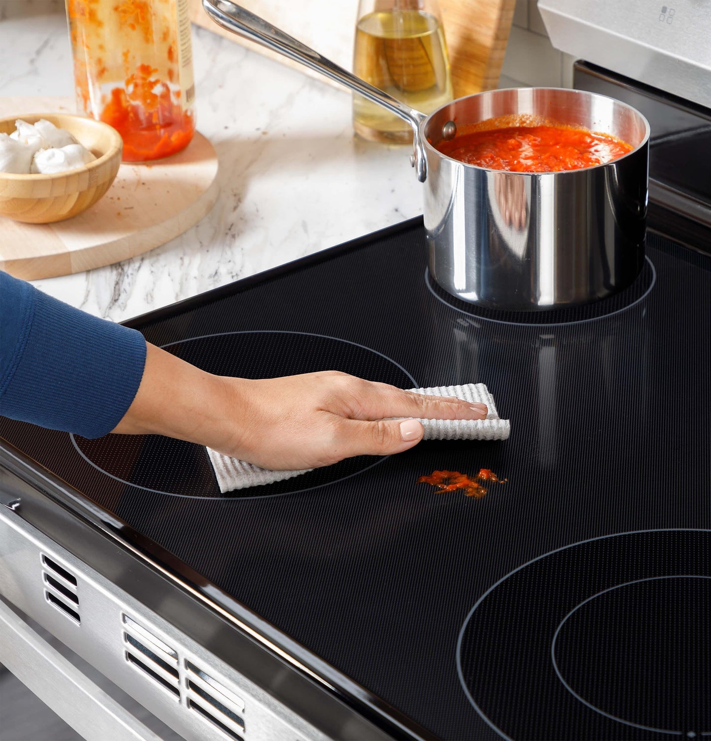 GE APPLIANCES GRF400SVBB Ge 30"" Free-standing Electric Range
