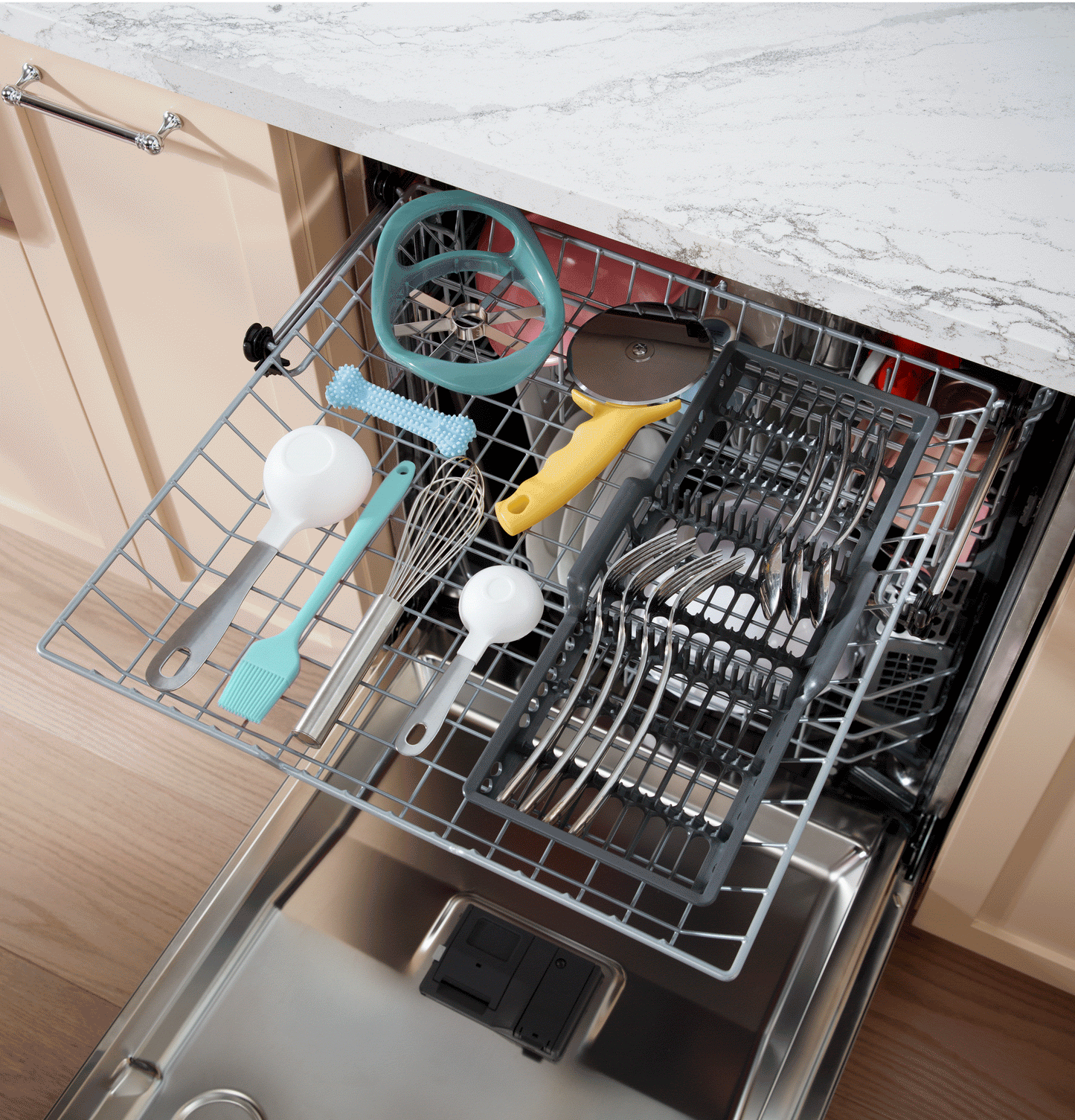 GE APPLIANCES GDT670SGVWW Ge Top Control With Stainless Steel Interior Dishwasher With SAN...
