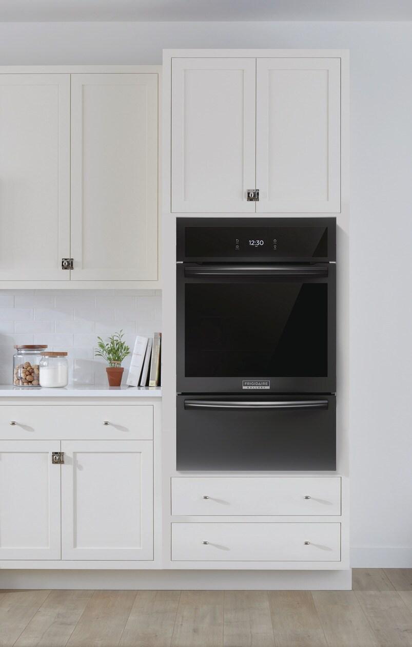 FRIGIDAIRE GCWG2438AB Frigidaire Gallery 24"" Single Gas Wall Oven With Air Fry