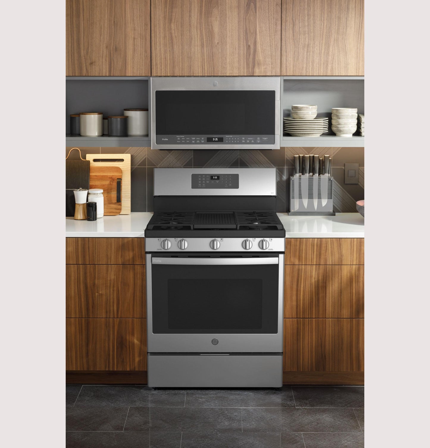 GE APPLIANCES PGB935YPFS GE Profile Smart 30"" Free-standing Self Clean Gas Fingerprint R...