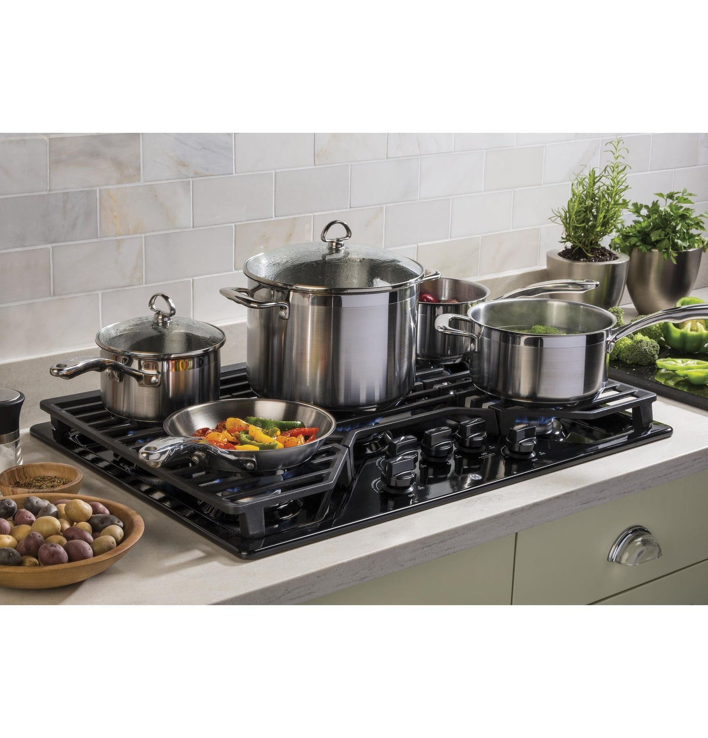 GE APPLIANCES JGP5030DLBB Ge 30"" Built-in Gas Cooktop
