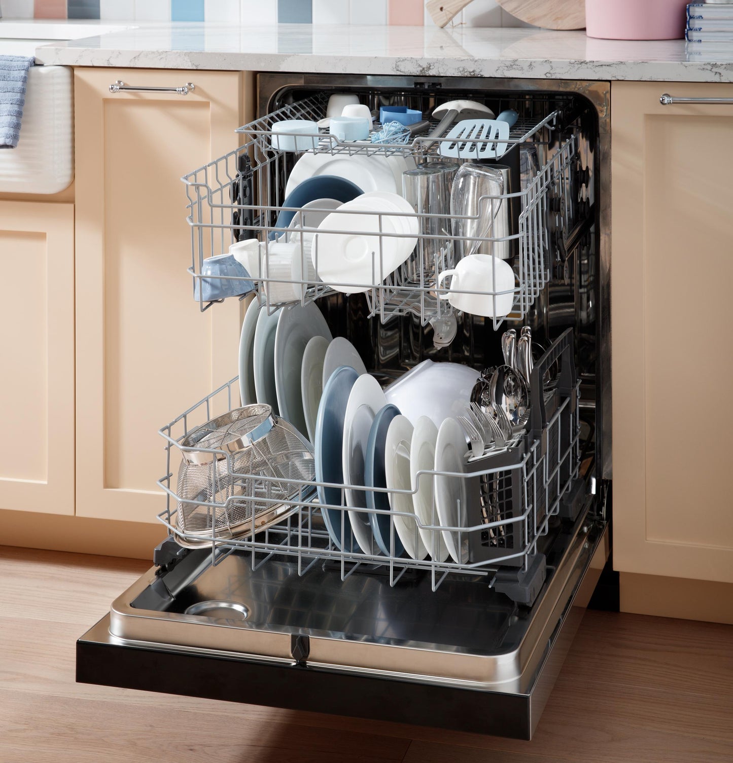 GE APPLIANCES GDT650SYVFS Ge Fingerprint Resistant Top Control With Stainless Steel INTERI...