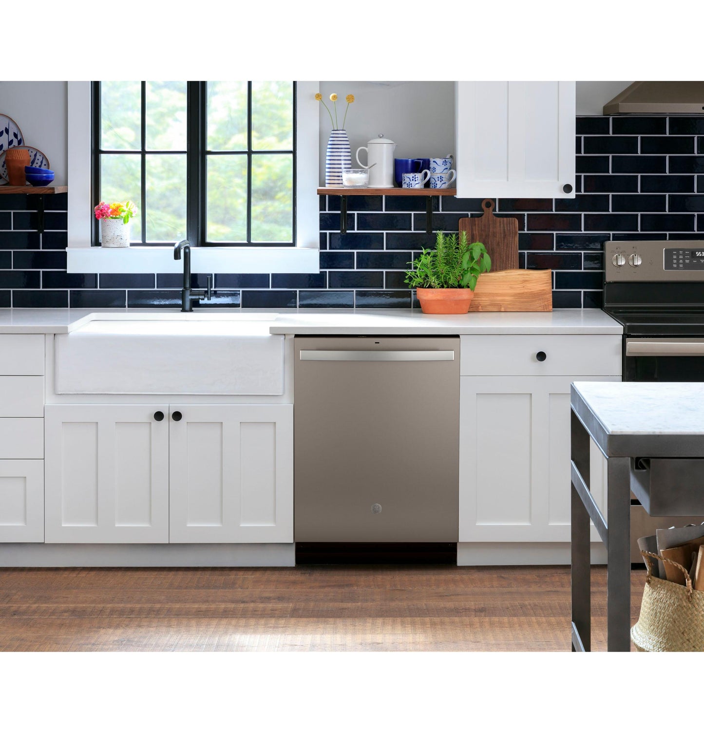 GE APPLIANCES GDT630PMRES Ge Top Control With Plastic Interior Dishwasher With Sanitize CY...