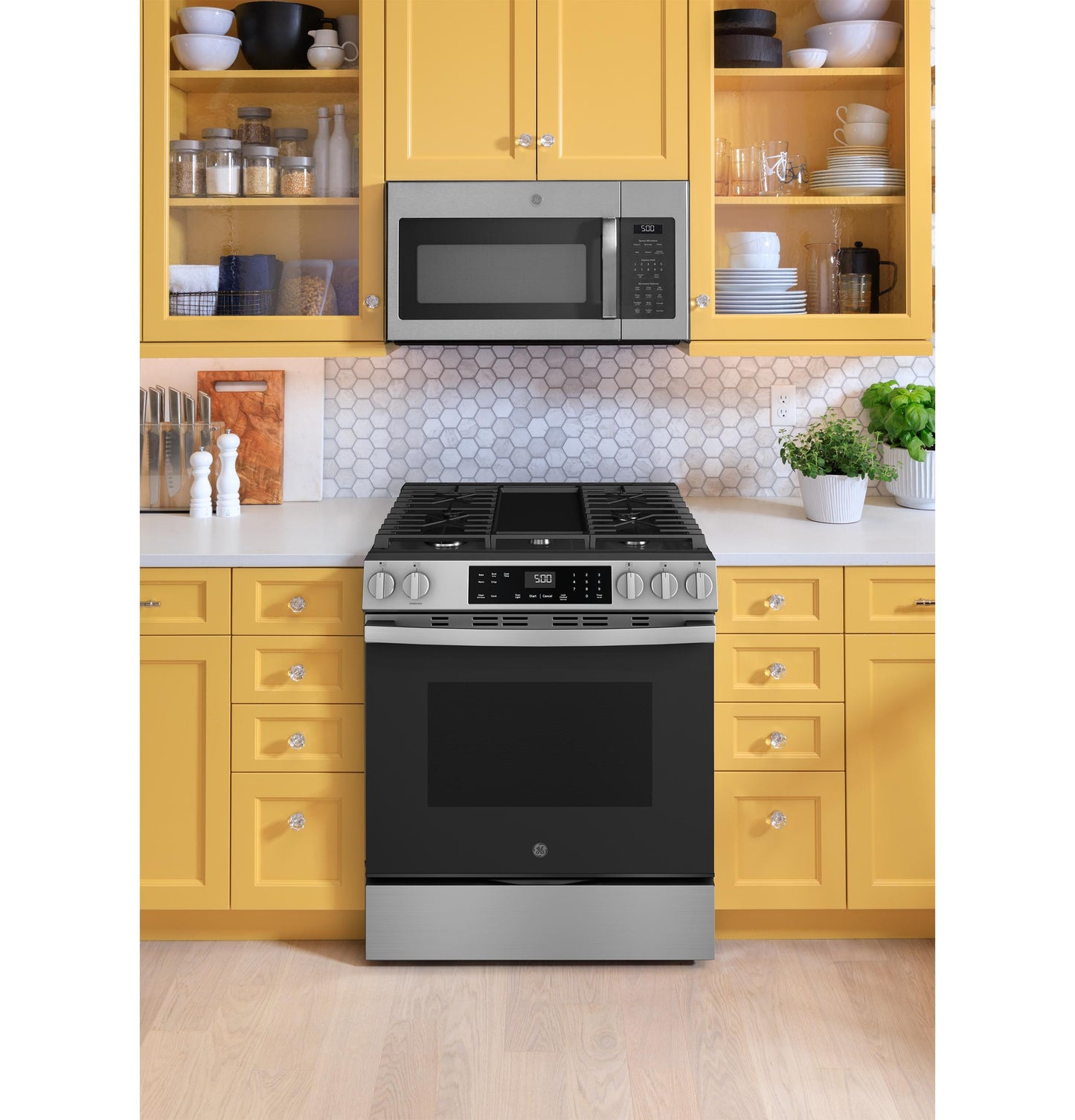 GE APPLIANCES GGS500PVSS Ge 30"" Slide-in Front-control Gas Range With Crisp Mode