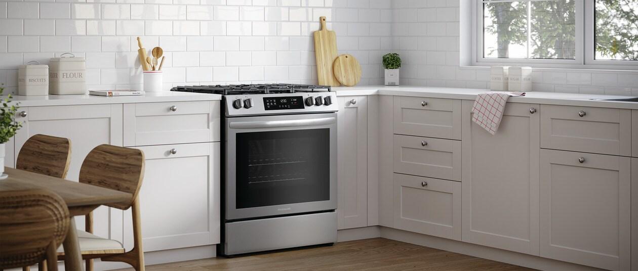 FRIGIDAIRE FCFG3083AS Frigidaire 30"" Front Control Gas Range With Convection Bake
