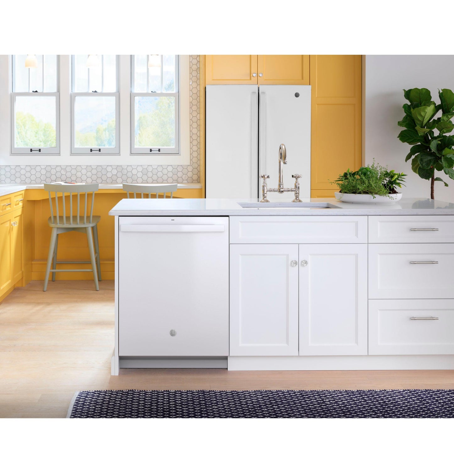 GE APPLIANCES GDT550PGRWW Ge Top Control With Plastic Interior Dishwasher With Sanitize CY...