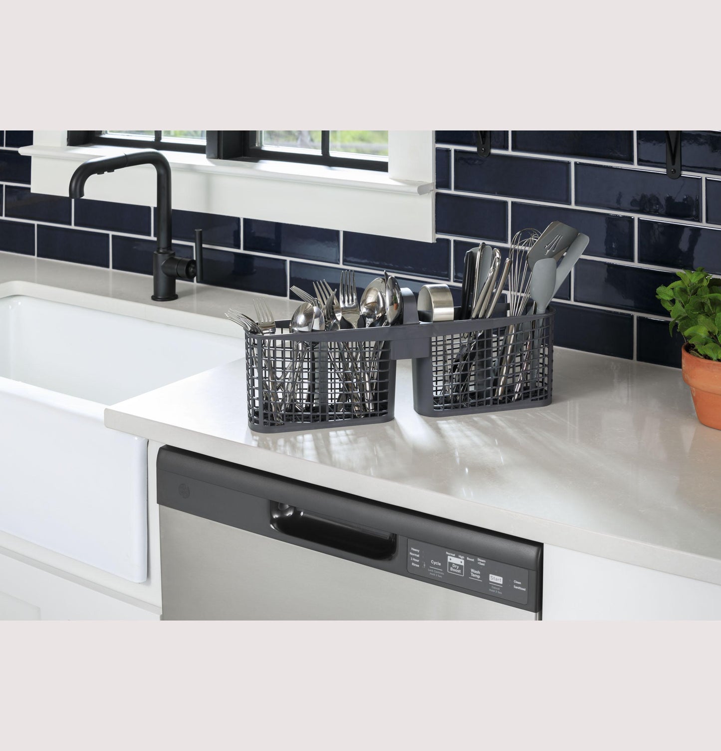 GE APPLIANCES GDF450PSRSS Ge Dishwasher With Front Controls