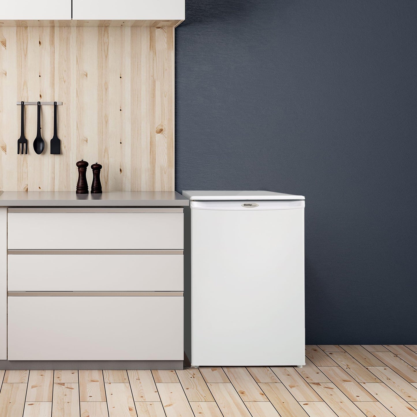 DANBY DUFM043A2WDD Danby Designer 4.3 Cu. Ft. Freezer