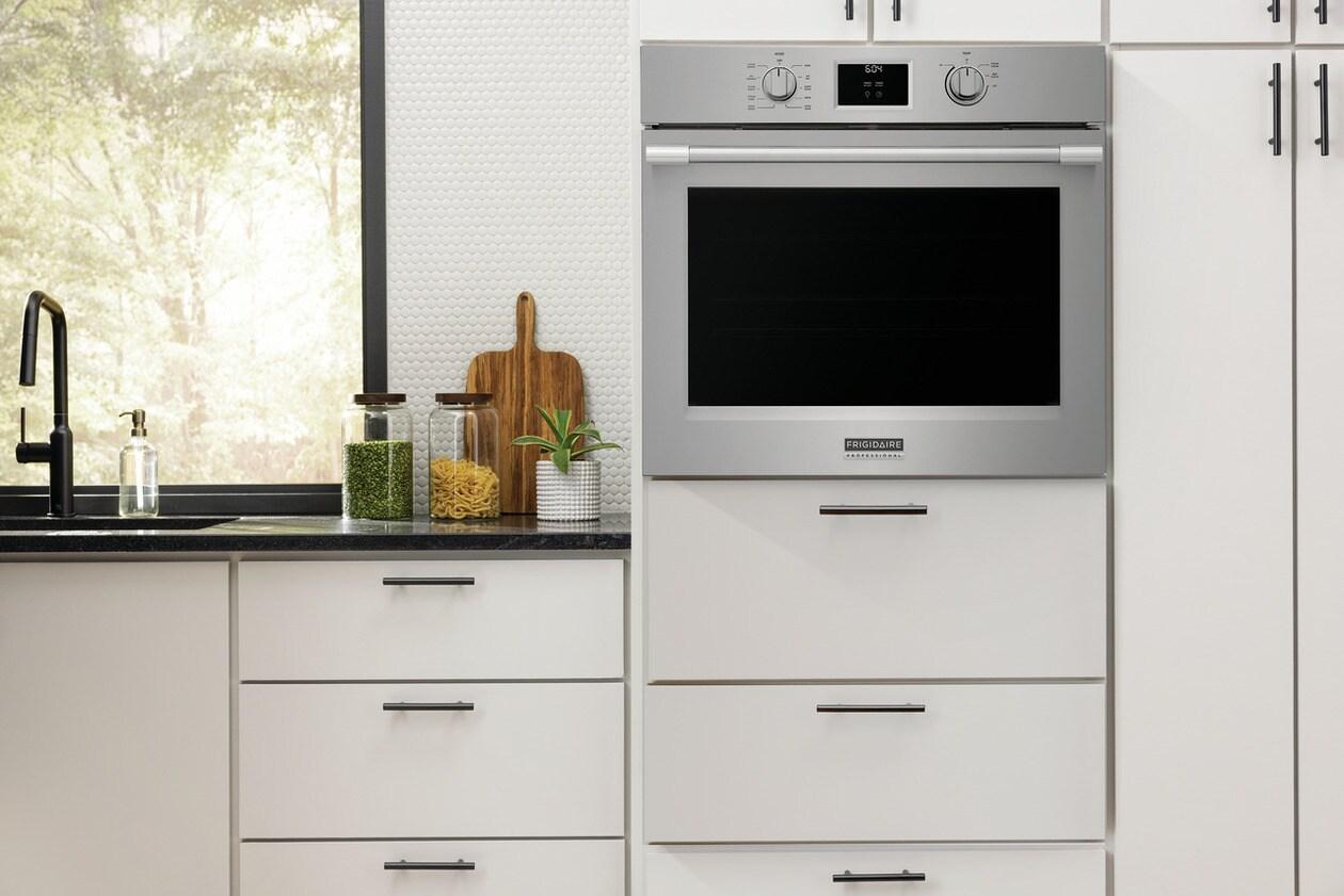 FRIGIDAIRE PCWS3080AF Frigidaire Professional 30"" Single Wall Oven With Total Convection
