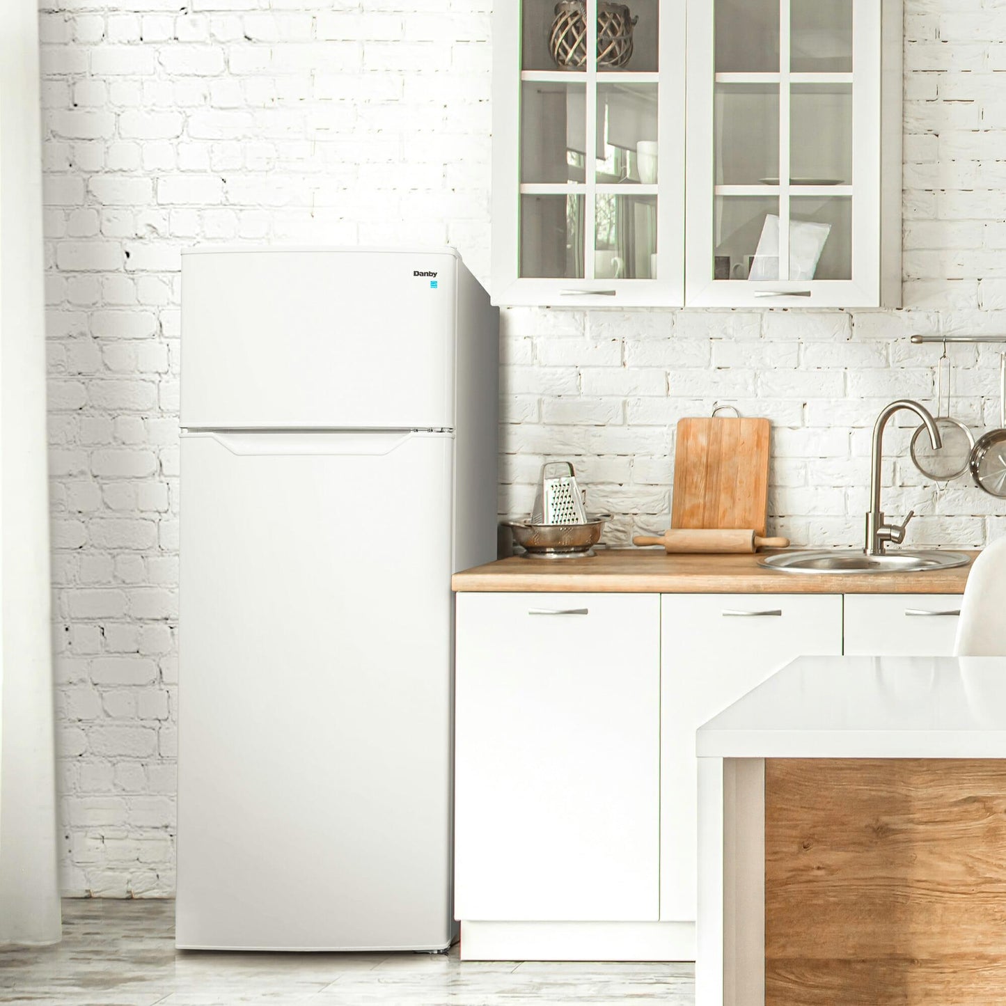 DANBY DPF074B2WDB6 Danby 7.4 Cu Ft Top Mount Refrigerator