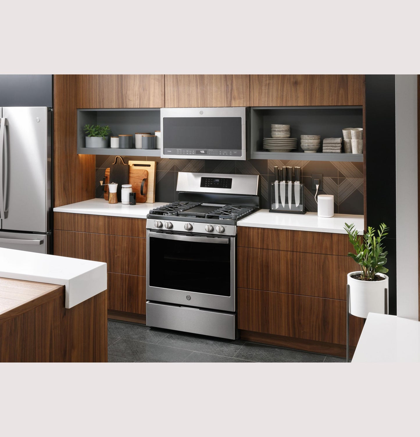 GE APPLIANCES PGB935YPFS GE Profile Smart 30"" Free-standing Self Clean Gas Fingerprint R...