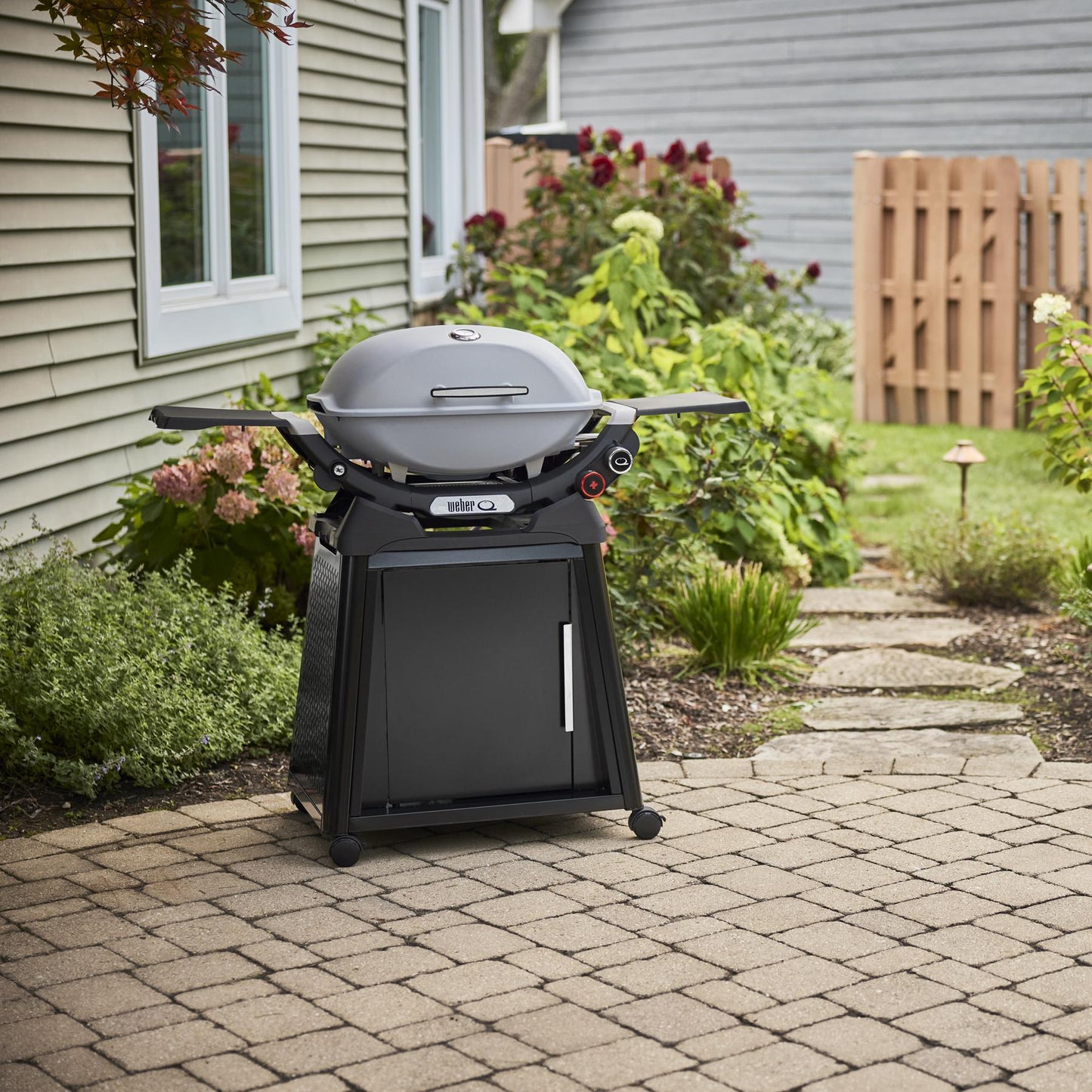WEBER 1500392 Weber Q 2800n+ Gas Grill With Stand (liquid Propane) - Smoke Grey