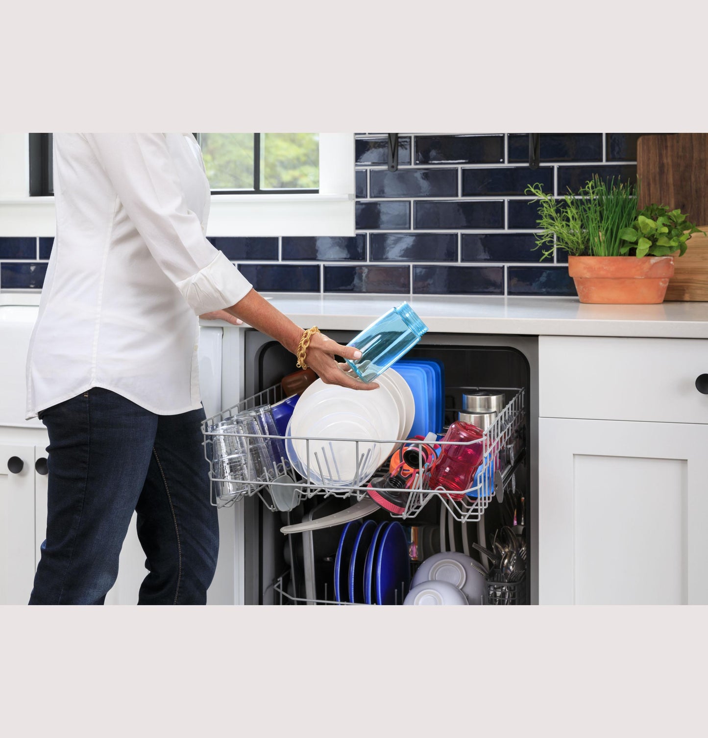 GE APPLIANCES GDF450PGRBB Ge Dishwasher With Front Controls