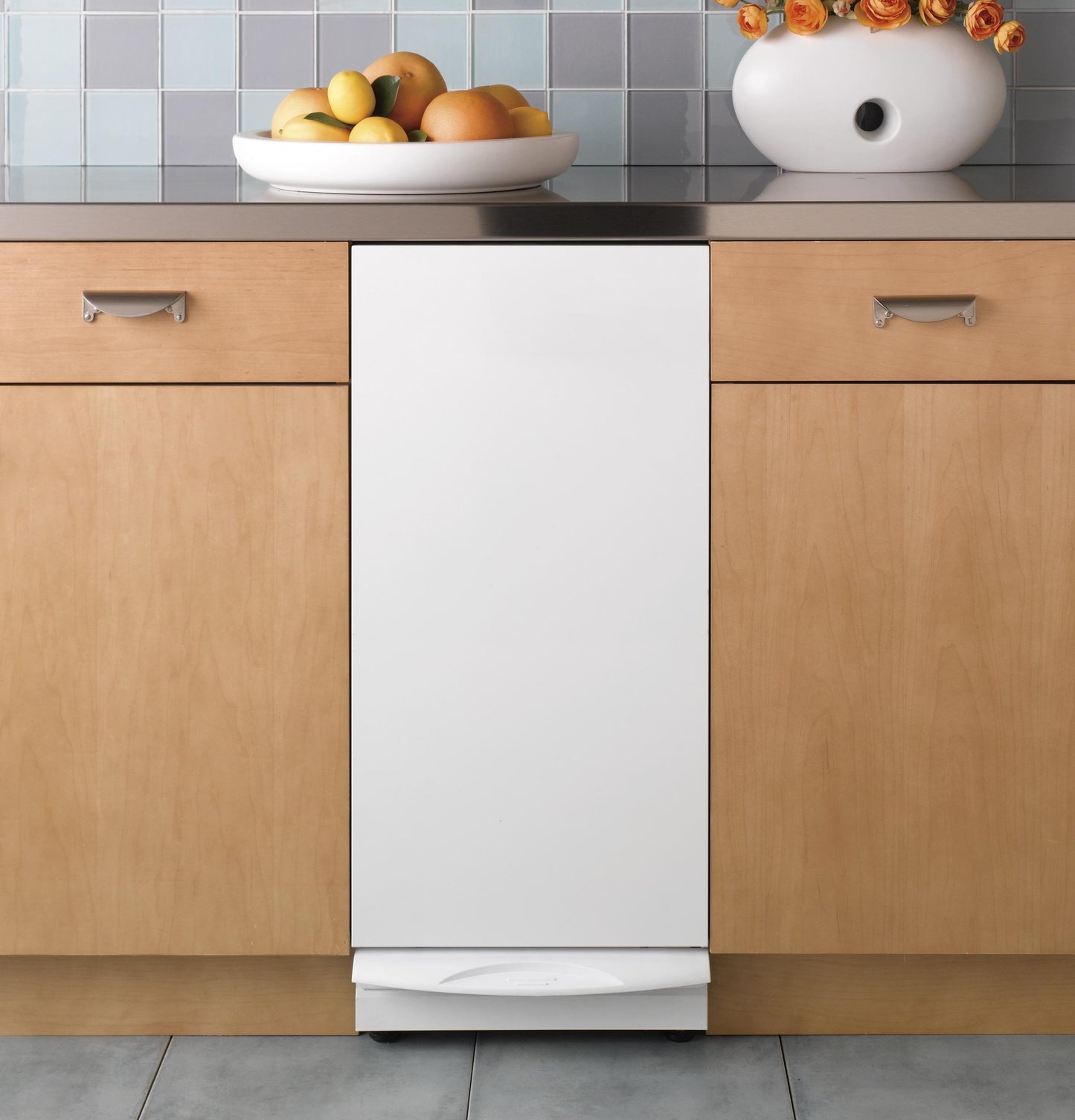 GE APPLIANCES UCG1500NWW GE Appliances Universal 15"" Built-in Compactor