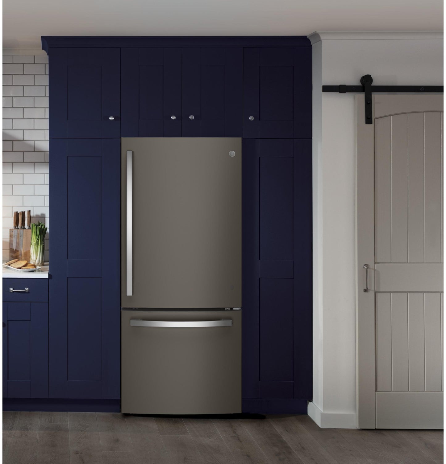 GE APPLIANCES GDE21EMKES Ge Series Energy Star 20.9 Cu. Ft. Bottom Freezer Refrigerator