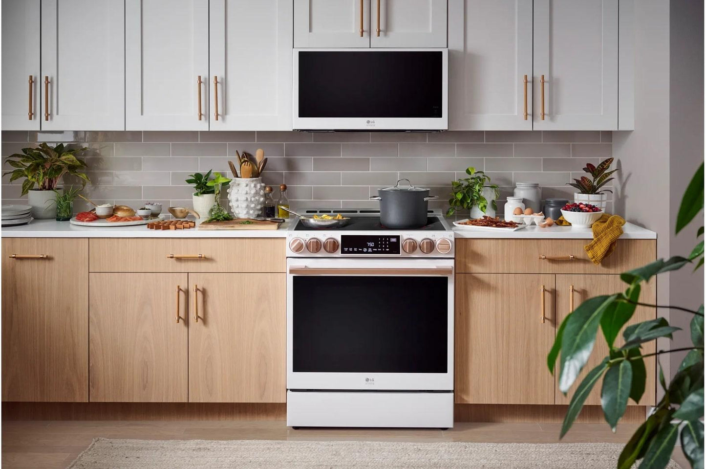 LG LSIS6338NE LG Studio 6.3 Cu. Ft. Instaview Induction Slide-in Range With AI...