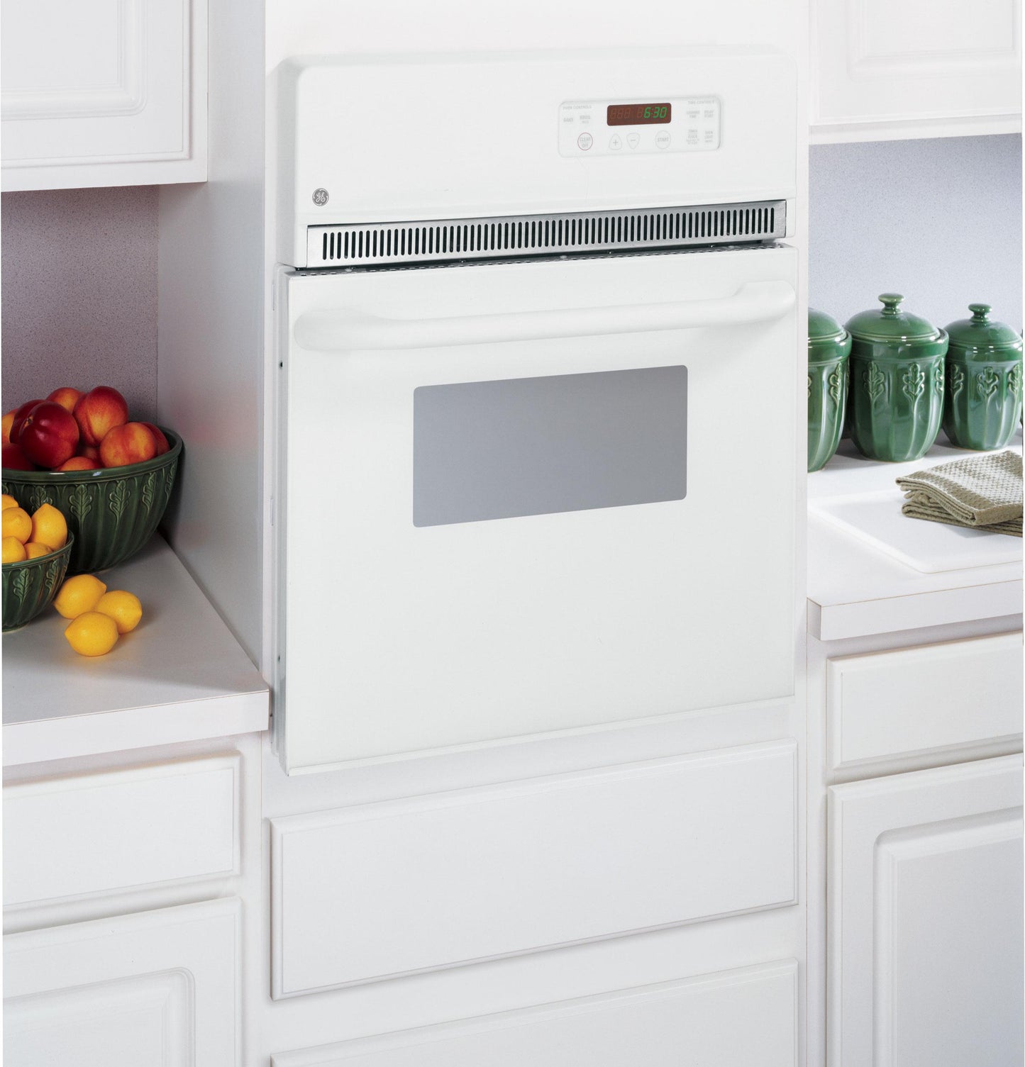 GE APPLIANCES JRP20WJWW GE Appliances 24"" Electric Single Self-cleaning Wall Oven