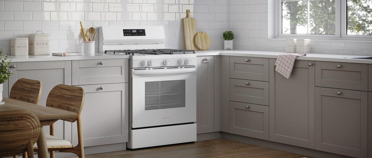 FRIGIDAIRE FCRG3062AW Frigidaire 30"" Gas Range With Quick Boil