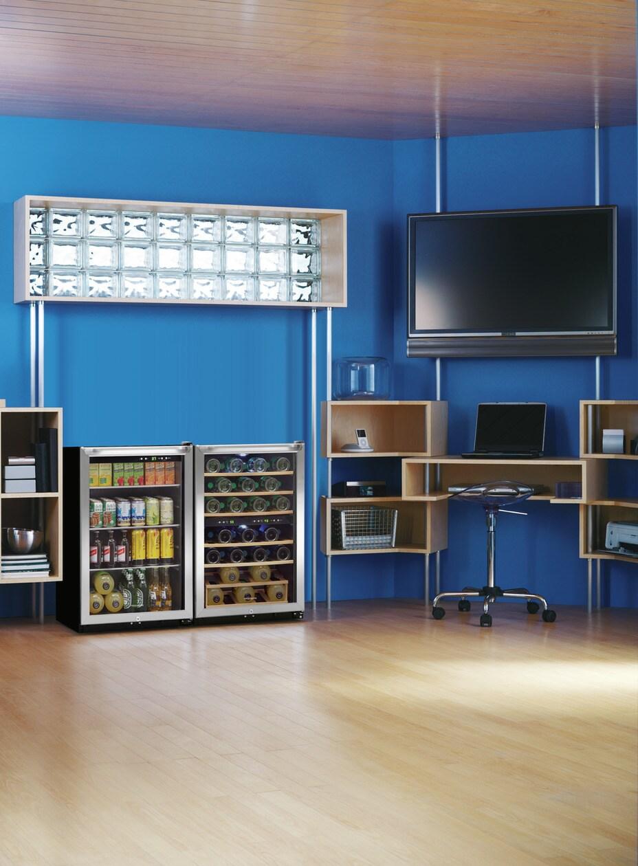FRIGIDAIRE FRYB4623AS Frigidaire 138 12 Oz. Can Capacity Beverage Center