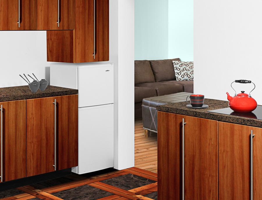 SUMMIT FF711ES Summit 19"" Wide Refrigerator-freezer