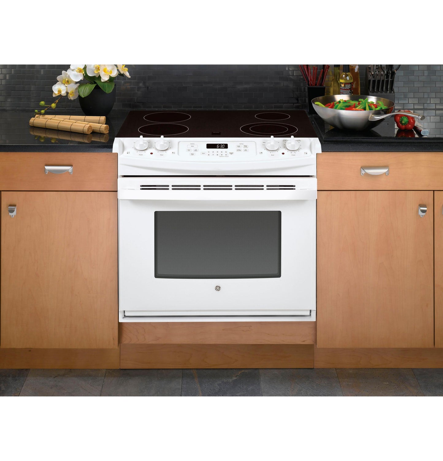 GE APPLIANCES JD630DTWW Ge 30"" Drop-in Electric Range
