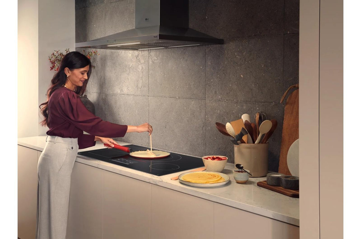 LG CBIS3618BE LG Studio 36"" Induction Cooktop With 5 Burners and Flex Cooking Zone