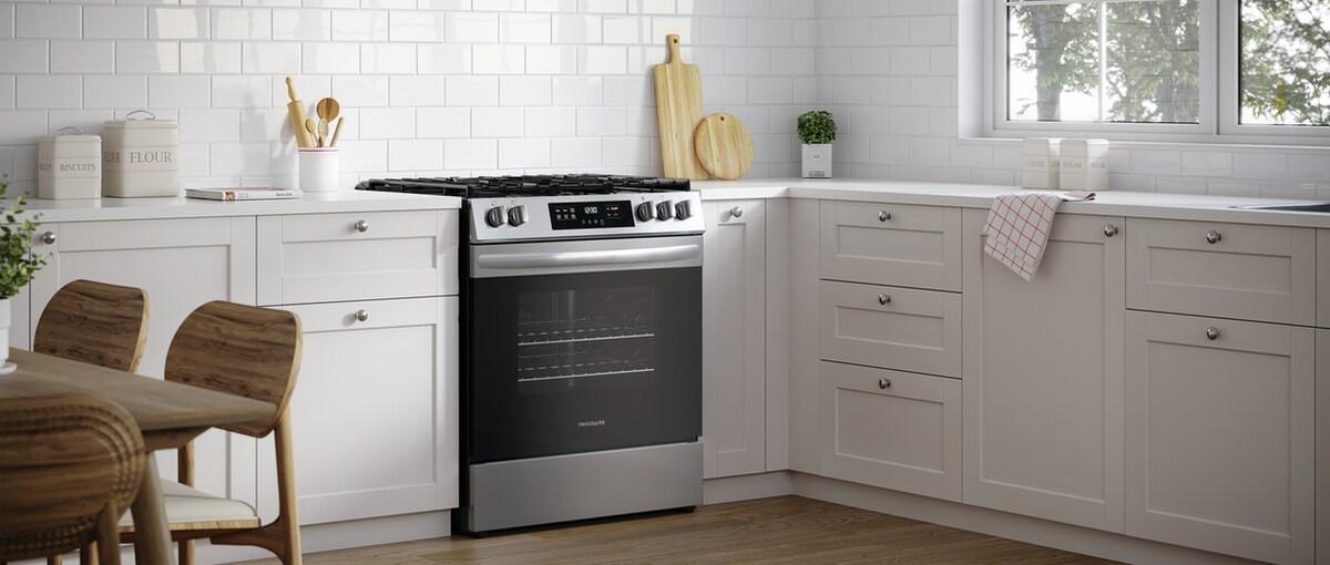 FRIGIDAIRE FCFG3062AS Frigidaire 30"" Front Control Gas Range With Quick Boil